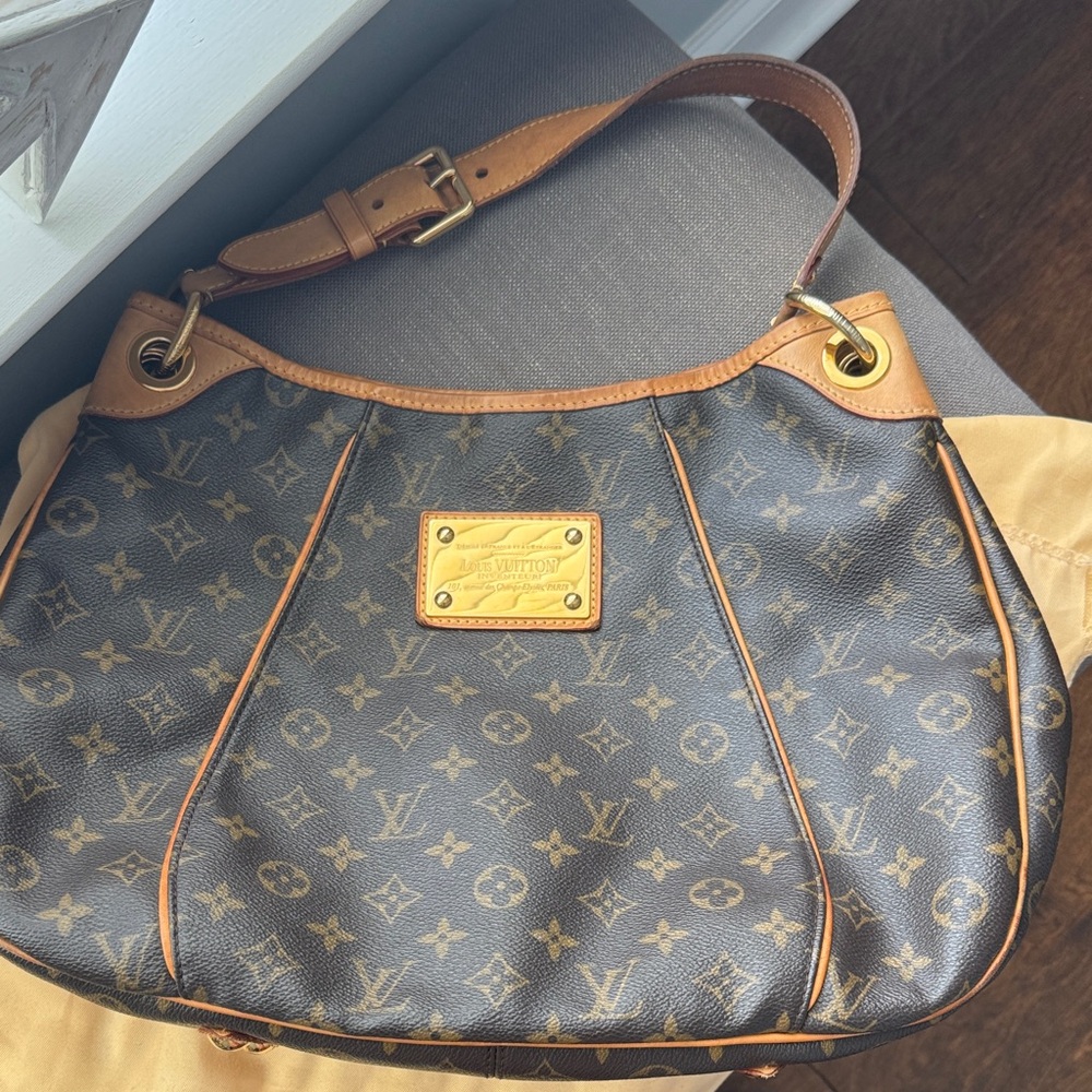 Louis Vuitton Galliera PM Monogram Shoulder Bag